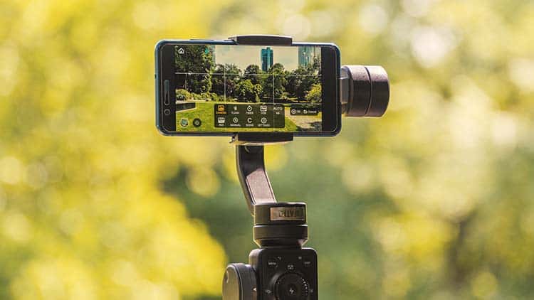 More than just a stabilizer: Review of the Zhiyun Smooth 4 smartphone  gimbal ⎜ Fenchel  Janisch Film Production