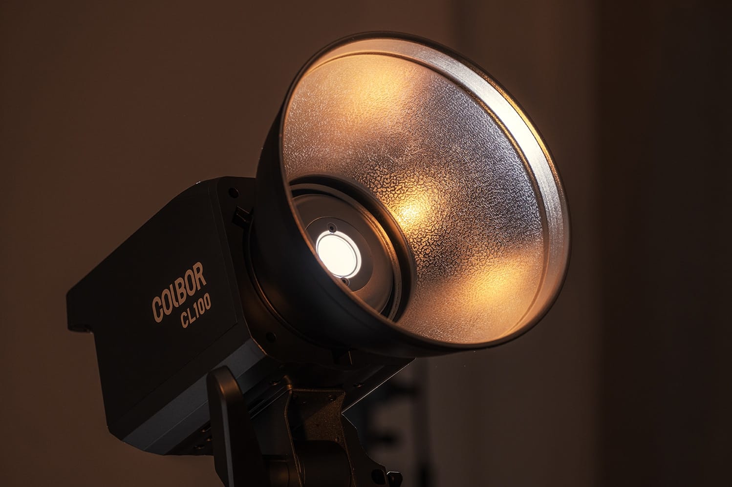 Colbor Cl100 Review Affordable Bi Color Led Light Colbor Cl100 Review Affordable Bi Color Led Light